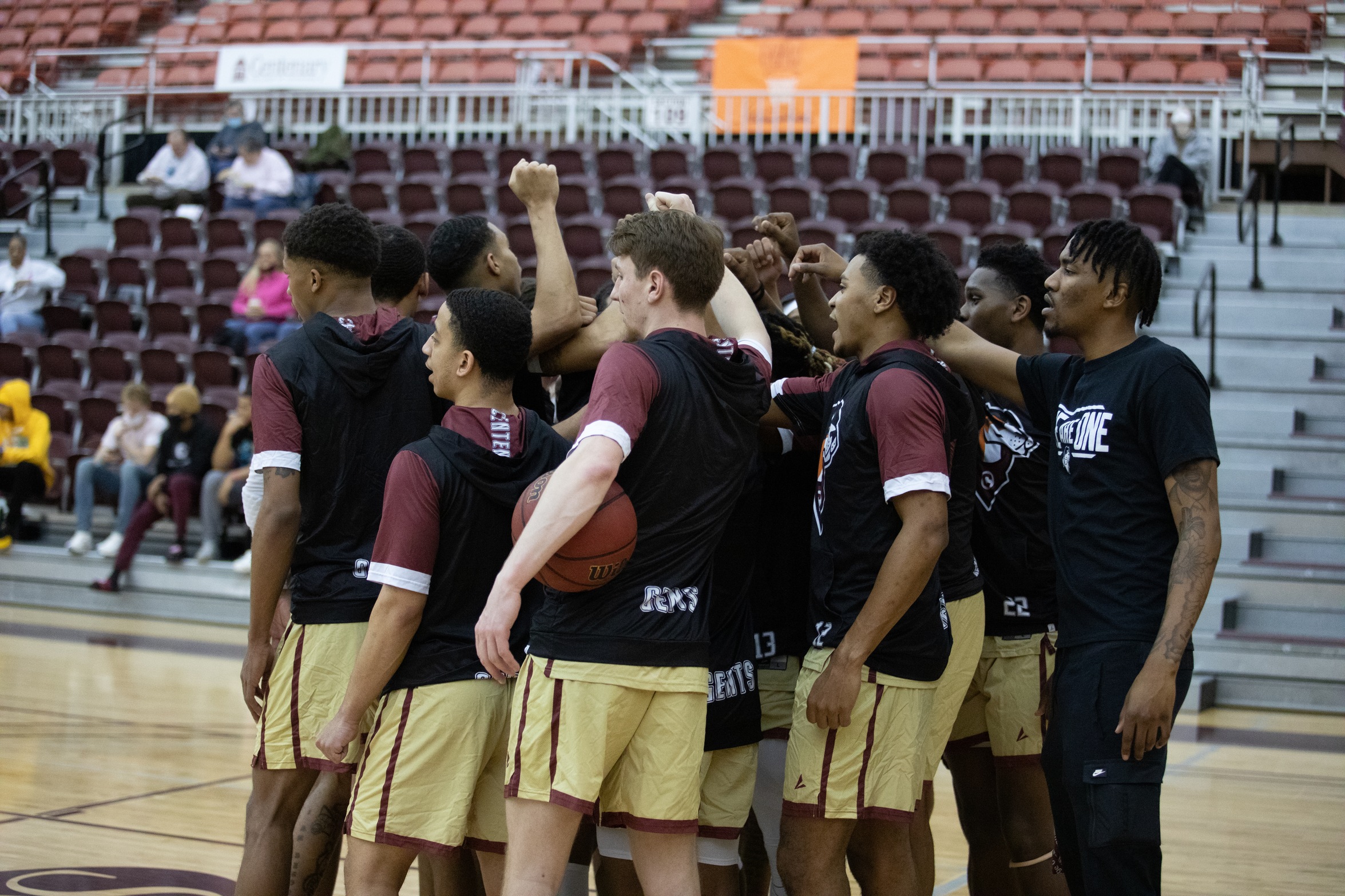 Gents Fall At Texas Lutheran In Regular-Season Finale