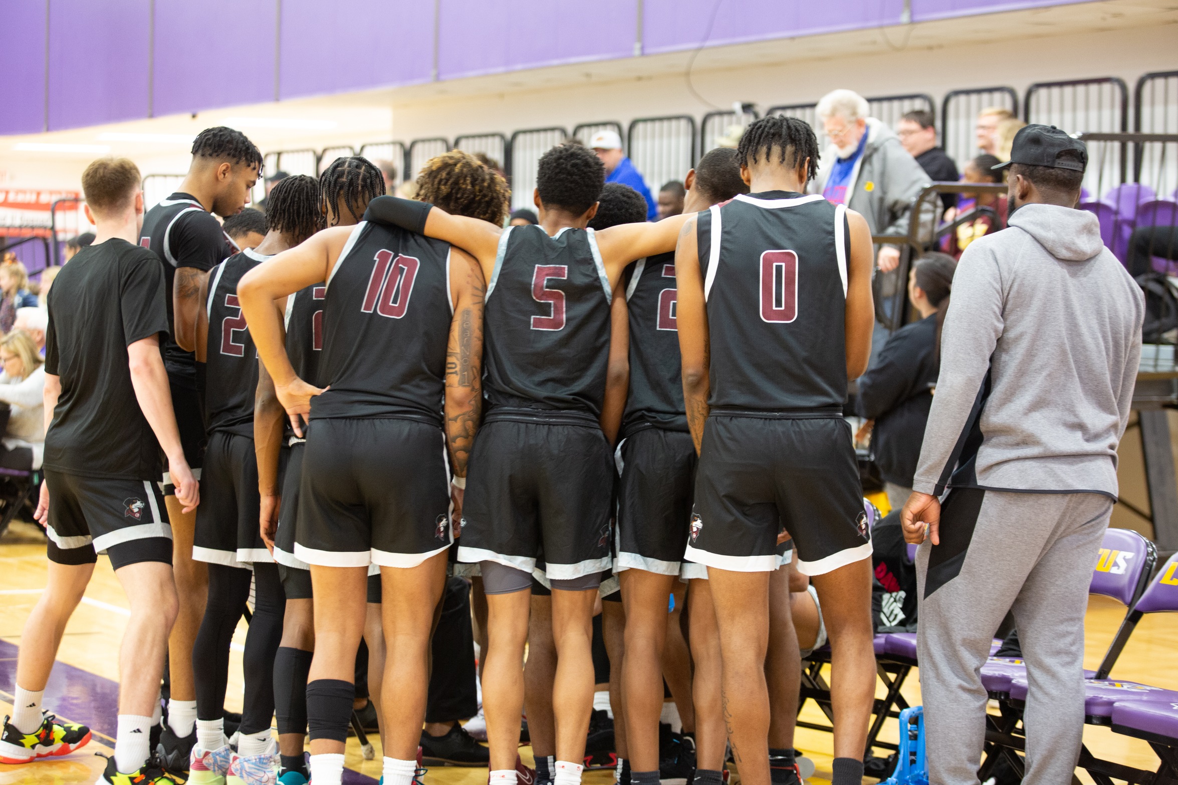 The Gents cruised to a 101-64 victory in their regular-season opener on Tuesday at home over Arlington Baptist.