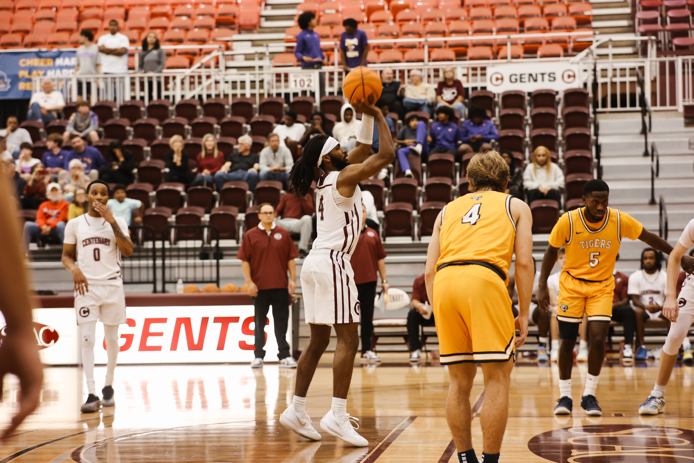 Senior G&nbsp;Quentin Beverly&nbsp;(Katy, Texas)&nbsp;and the Gents are home twice this weekend.

PHOTO: Jaeden Thrasher