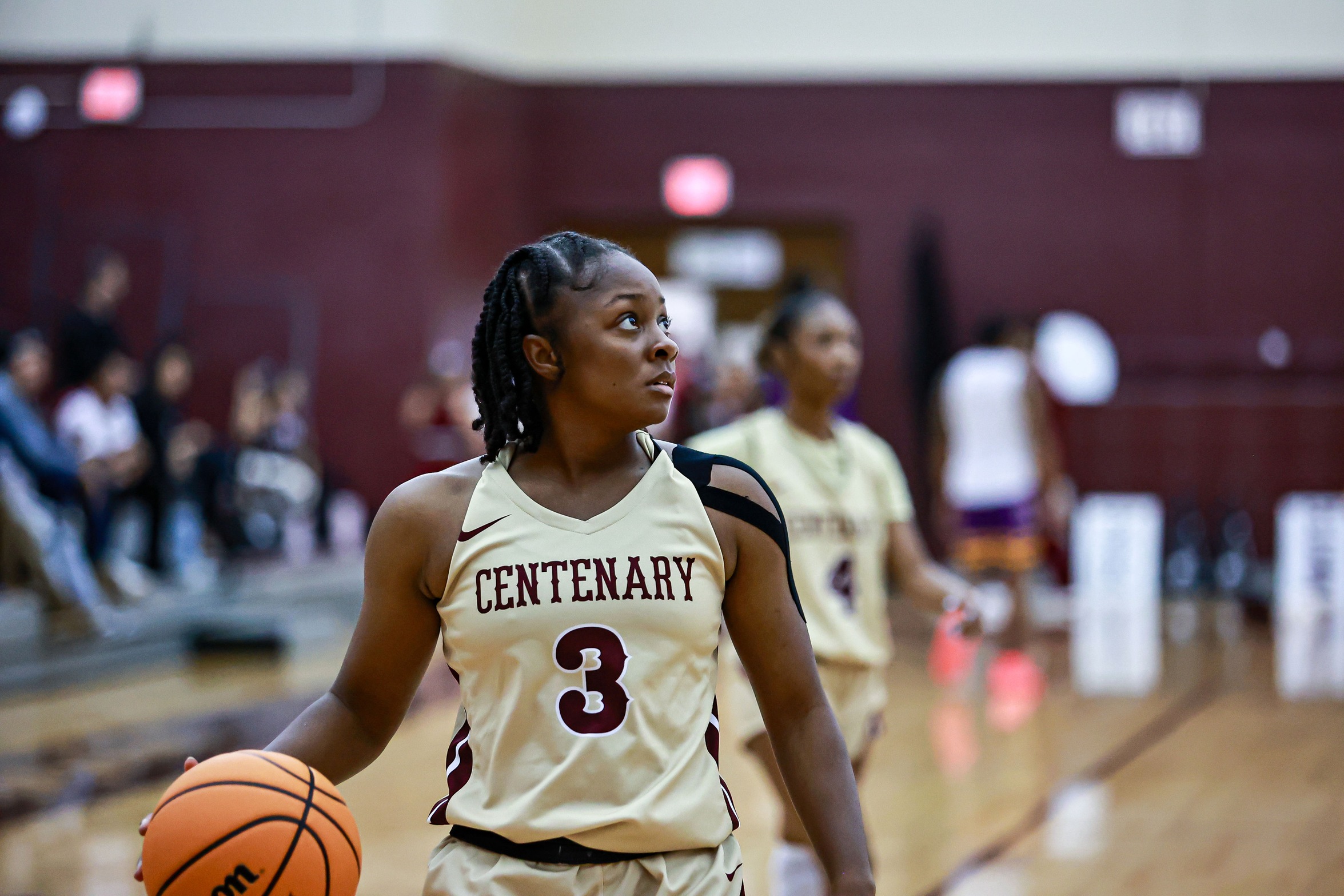 Sophomore G Madison Davis and the Ladies aim to close the year with a win on Sunday. 

PHOTO: Isabell Gonzales
