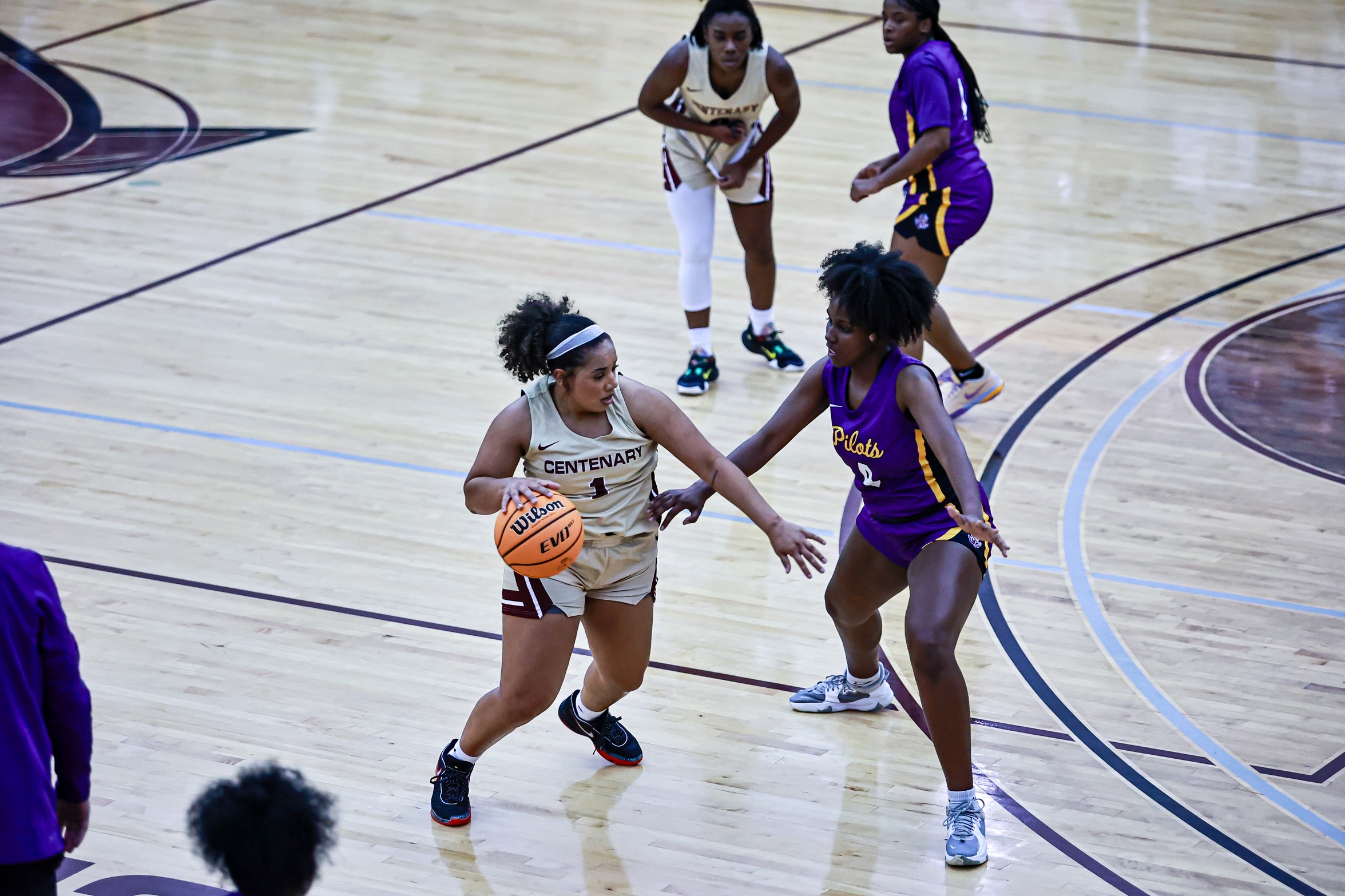 Junior F Layla Powell scored 13 points to lead the Ladies on Friday.

PHOTO: Isabell Gonzales