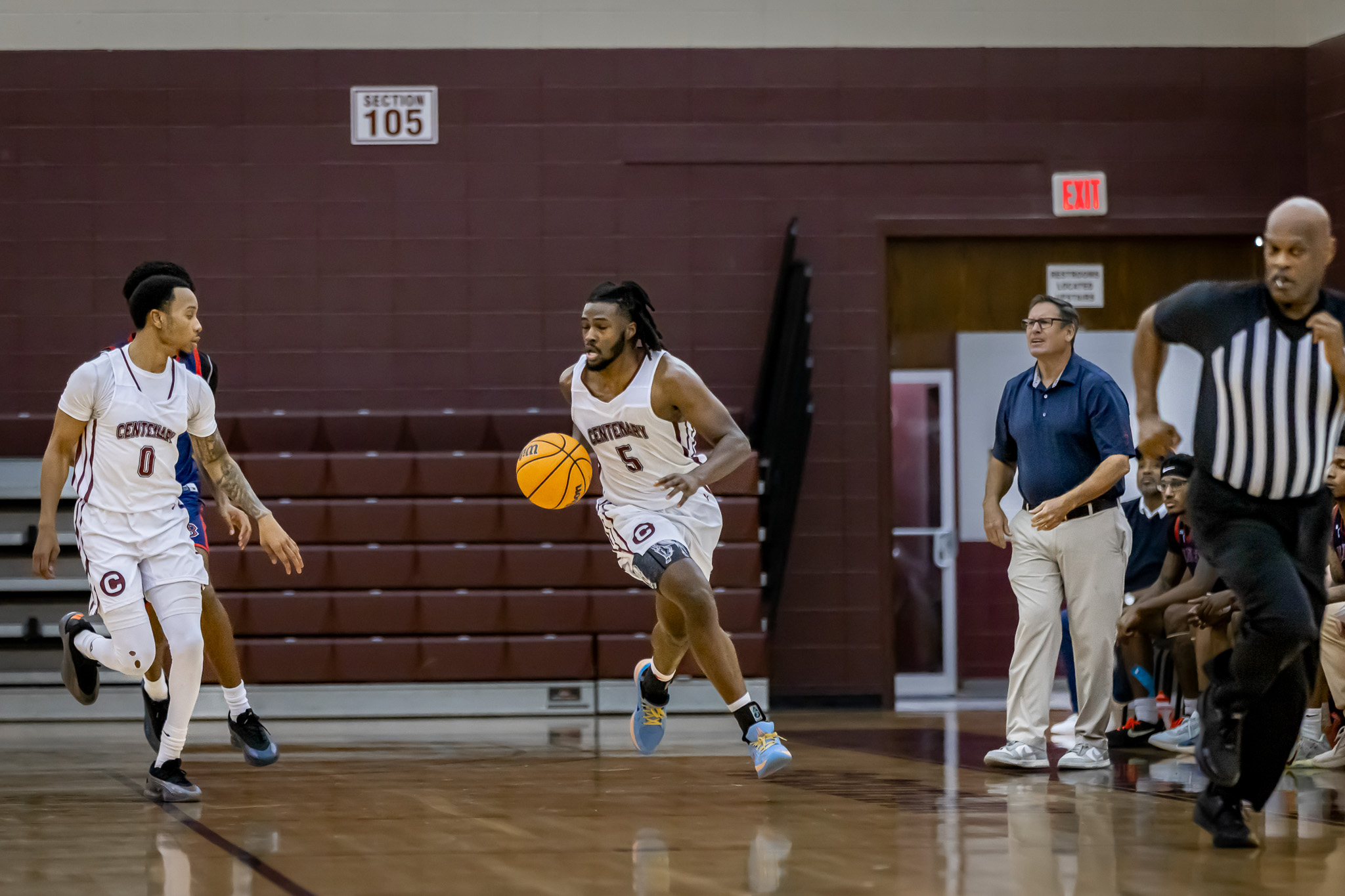 Sophomore G Nicholas Addison (Cedar Hill, Texas) and the Gents fell just short of another win on Sunday, falling at Schreiner 68-65.

PHOTO: Calvin Hearns