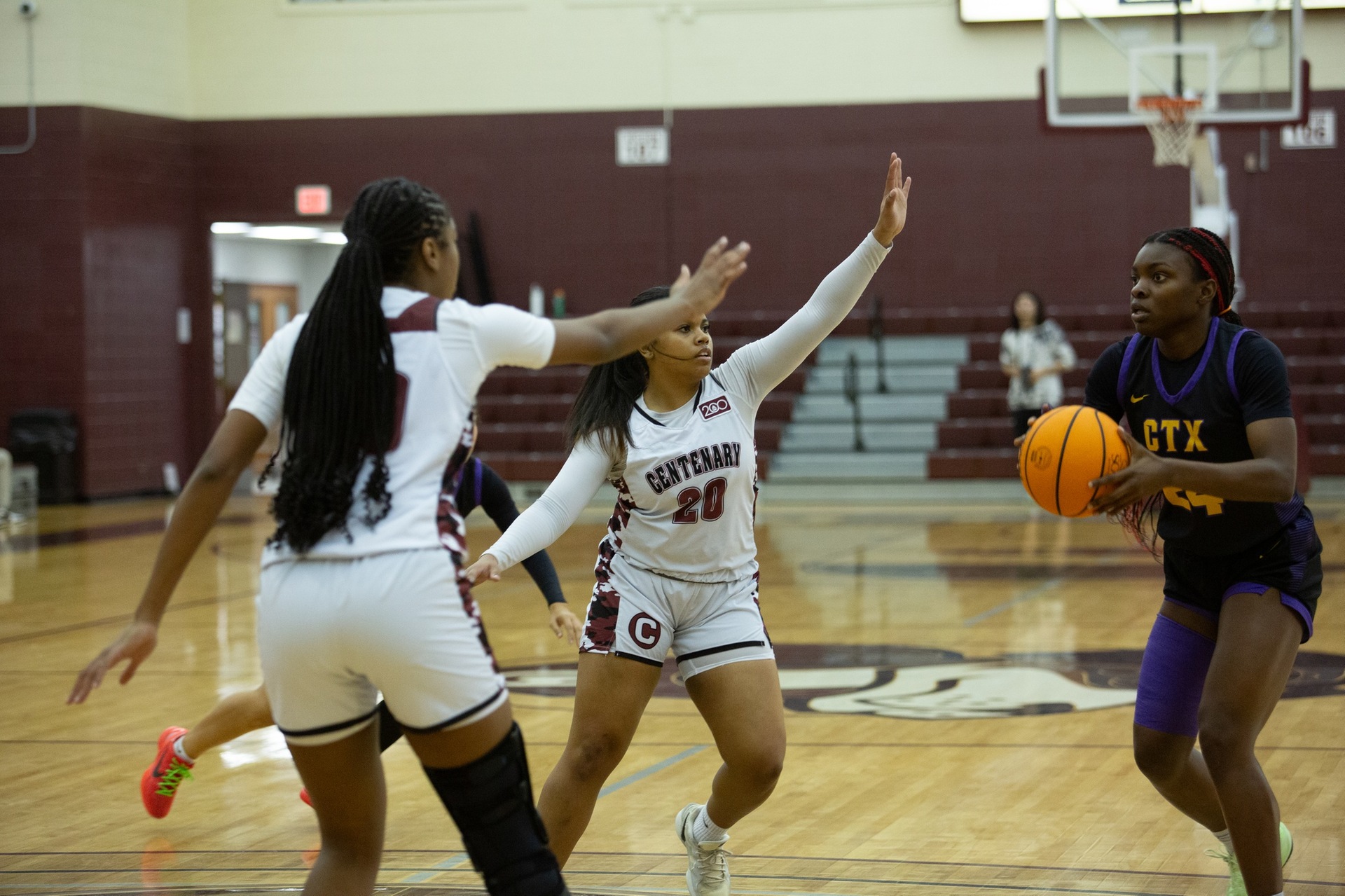 The Ladies fell 59-52 at home on Monday.