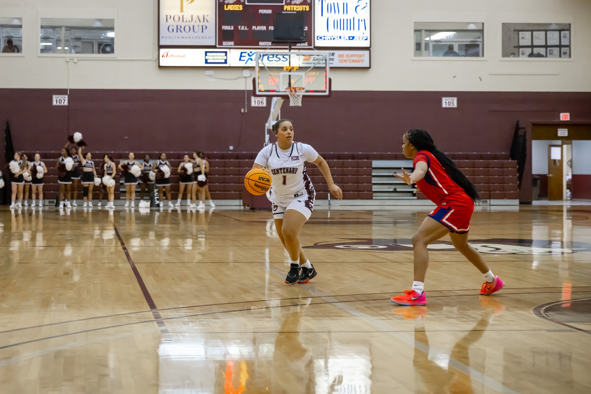 Senior F Layla Powell (Fort Worth, Texas) and the Ladies fell 77-40 at home on Tuesday.

PHOTO: Calvin Hearns