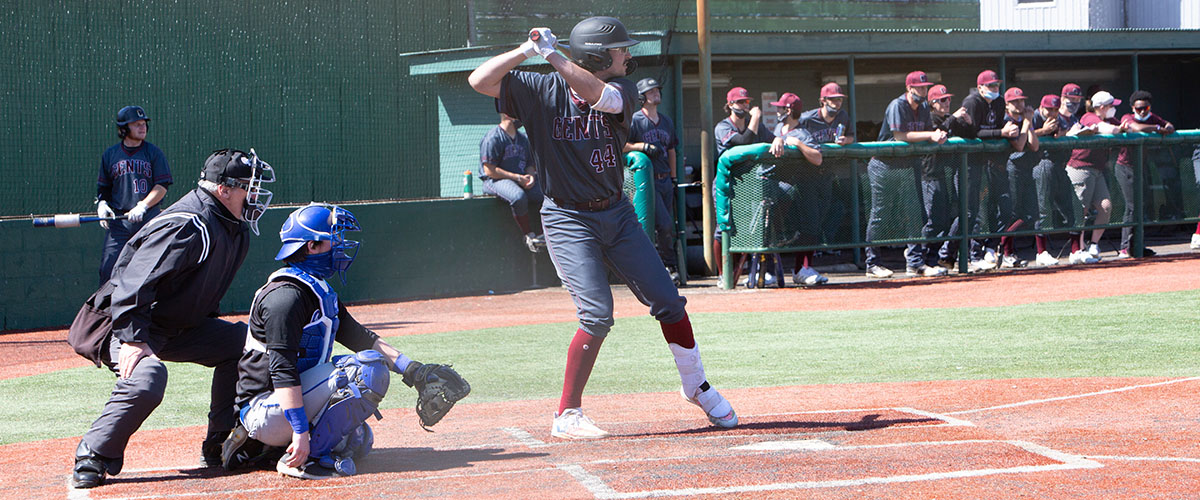 Baseball Remains Red Hot, Sweeps DH on Saturday to Win 10th Game in a Row
